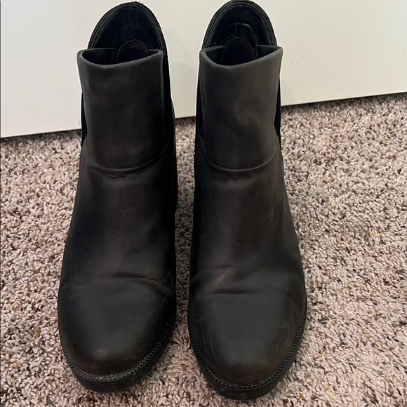 Clarks Black Leather Ankle Booties - Picture 6 of 8